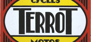 Plaque publicitaire émaillée Terrot, exécutée par l'Emaillerie Alsacienne, vers 1930 ©musée de la Vie bourguignonne Perrin de Puycousin, Dijon